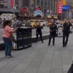 Policía de Nueva York abate a mujer tras presunto ataque con cuchillo en Times Square