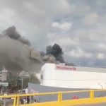 Fuego en Woolworth moviliza a Bomberos frente al Mercado Central