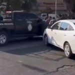 Balacera durante asalto a cuentahabiente en Plaza Solé; reportan un lesionado y un detenido